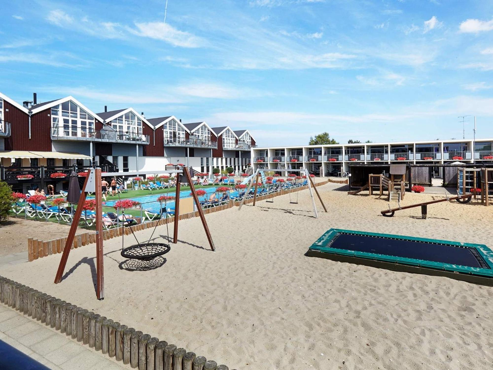 4 Person Holiday Home On A Holiday Park In Glesborg エクステリア 写真